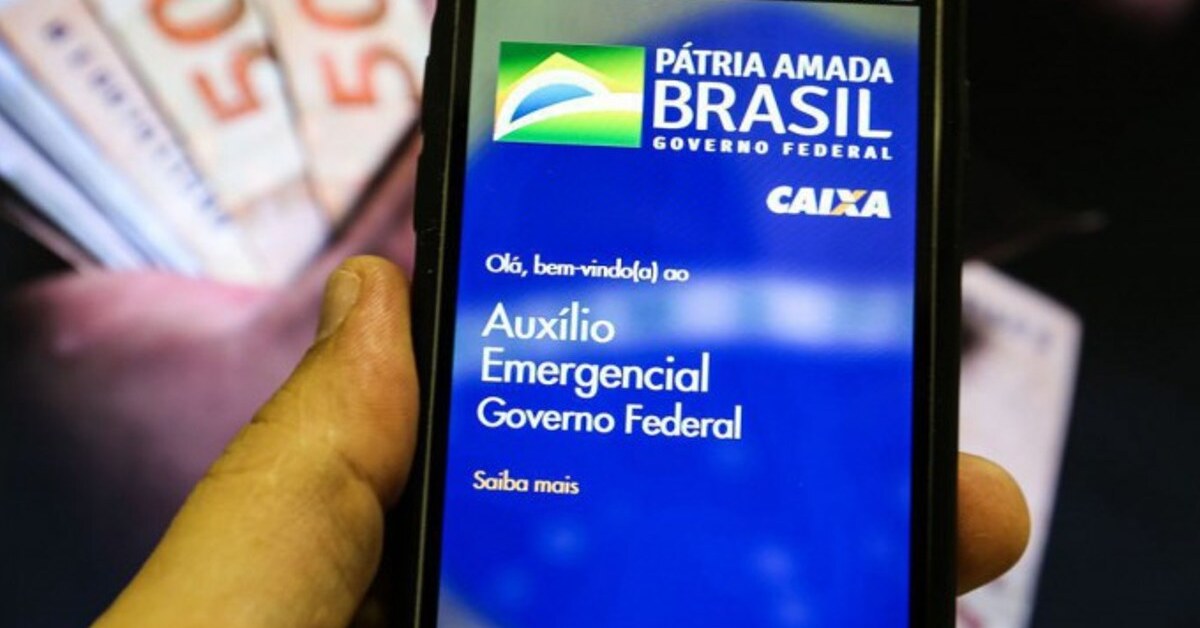 Auxílio Emergencial: governo anuncia complemento para pais solteiros que pode chegar a R$ 3 mil