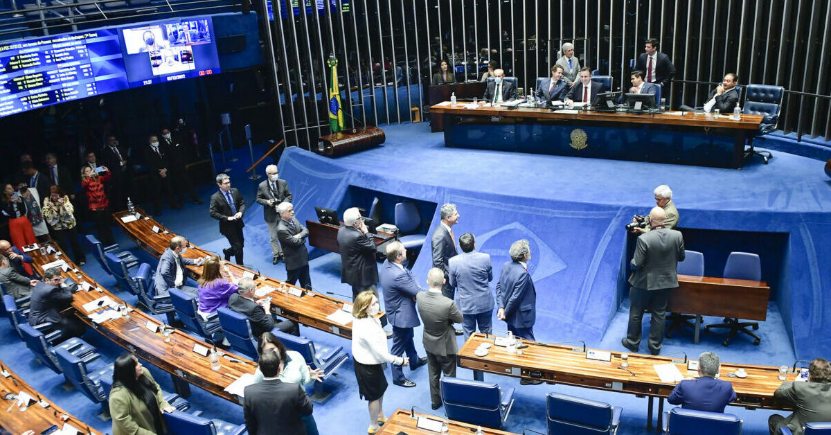 Senado analisa projeto que suspende cobrança adicional da contribuição RAT para empresas