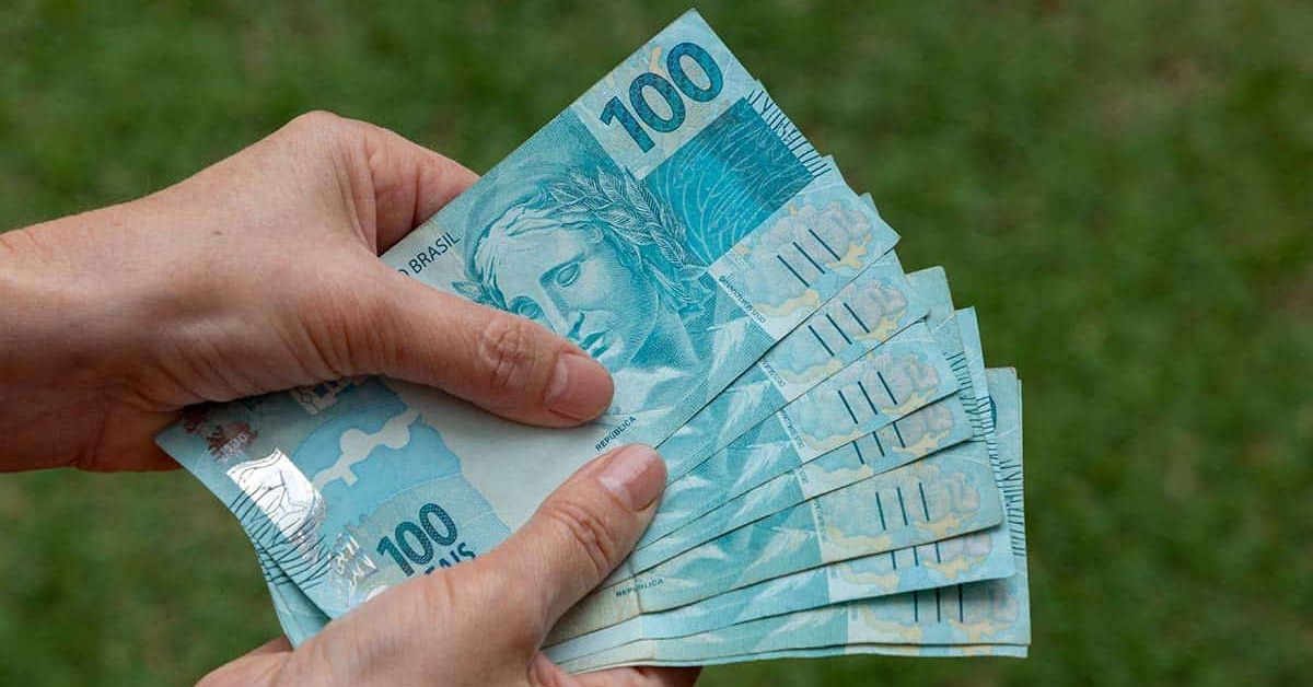 Cresce número de brasileiros que sacam dinheiro em bancos