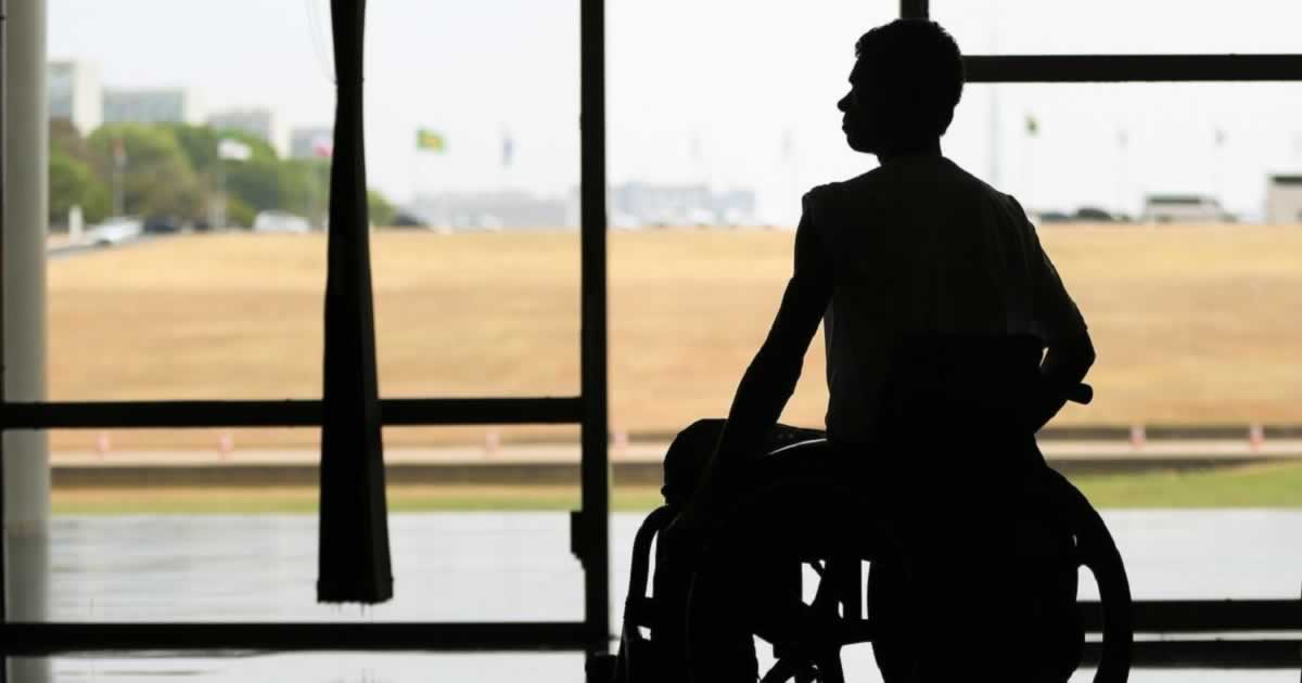 Especialistas divergem sobre proposta do governo que desobriga empresas a cumprirem cotas para pessoas com deficiência