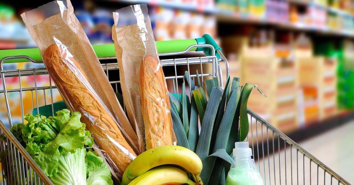 Brasil tem primeira deflação em dois anos, mas alimentos ficam mais caros